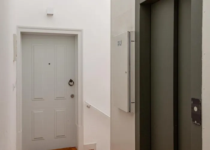 3br Duplex With Lift & Ac By Host For Us *
